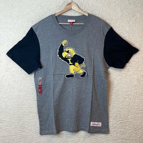 NWT Mitchell & Ness Womens University of Iowa Football Mascot Tee Top SIZE LARGE - Picture 1 of 6